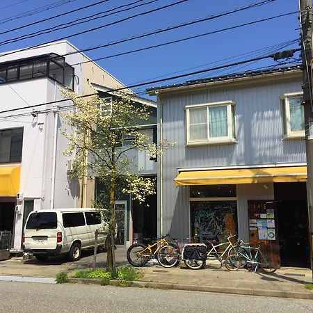 Toolate Guesthouse Toyama Bagian luar foto